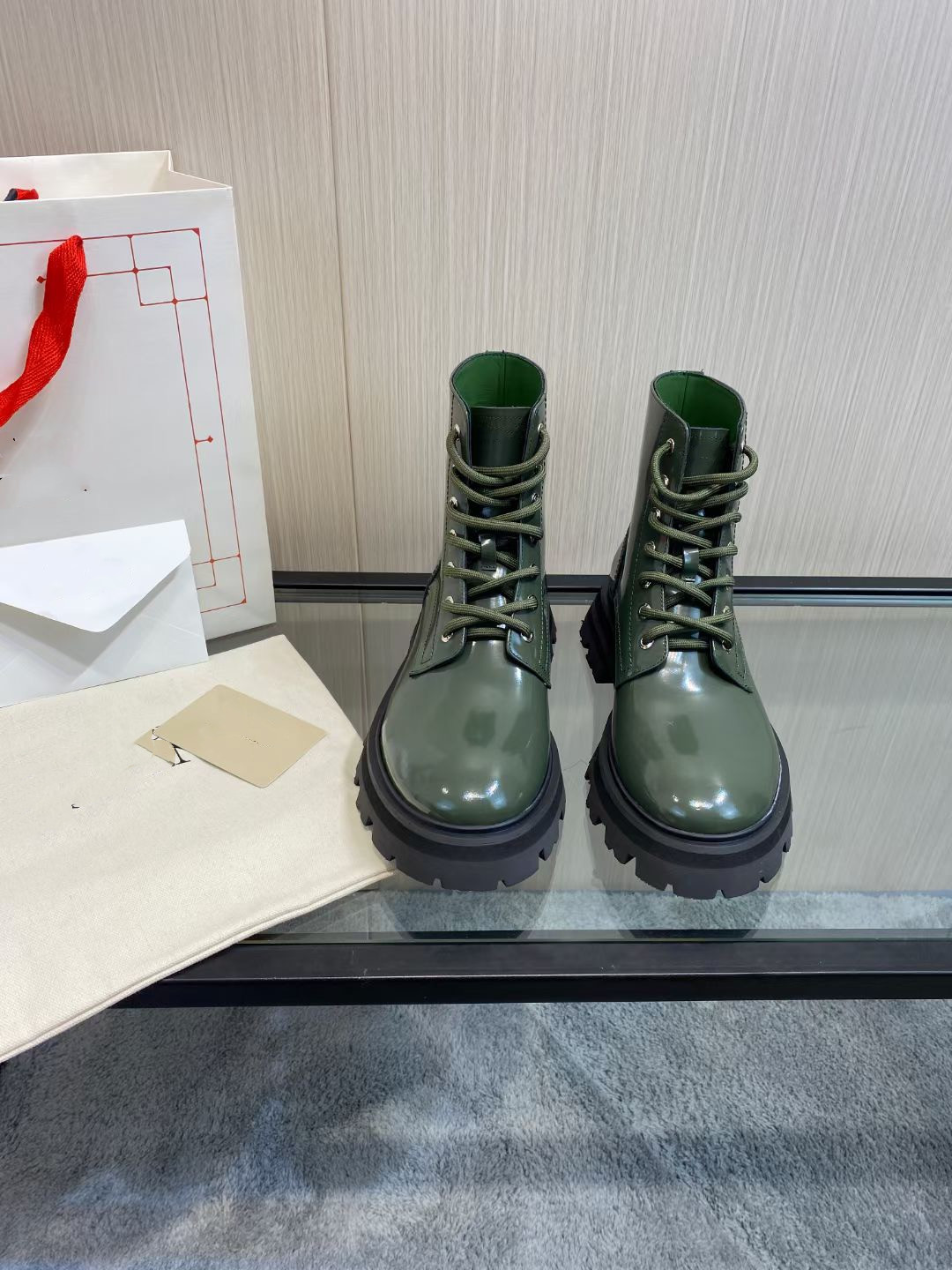 Personality short boots leather thick-soled patent green boot thin section female summer 2021 increased booties spring and autumn size 35-39, Box
Personality short boots leather thick-soled patent green boot thin section female summer 2021 increased booties spring and autumn size 35-39, Box