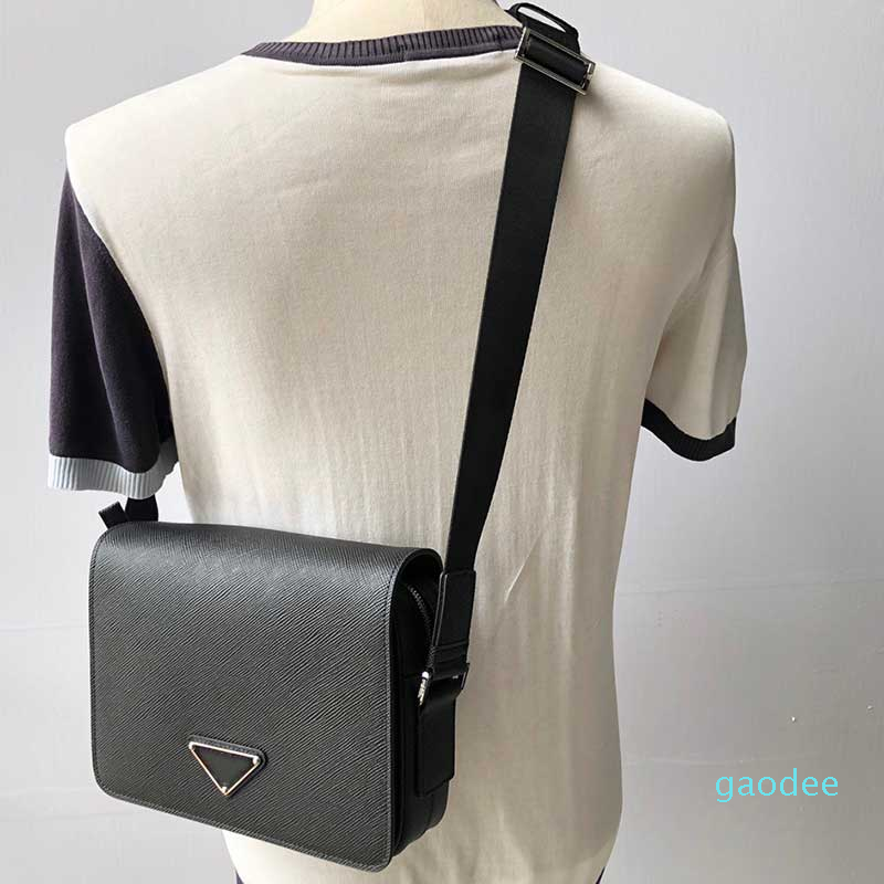 Men leather messenger bag and box top quality shoulder bags designer Universal classic fashion casual business clutch purse, Original box
Men leather messenger bag and box top quality shoulder bags designer Universal classic fashion casual business clutch purse, Original box