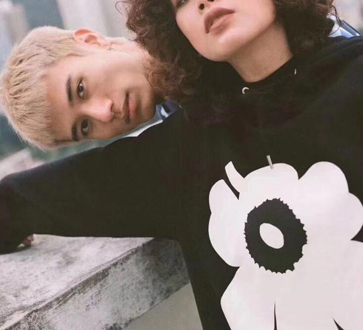 European / American High Quality Classic MRMK Hoodie Design Poppy Flower Print Long Sleeve Loose Cotton Round Neck Sweater Hooded Hoodies FOR Women and Men, Beige
European / American High Quality Classic MRMK Hoodie Design Poppy Flower Print Long Sleeve Loose Cotton Round Neck Sweater Hooded Hoodies FOR Women and Men, Beige