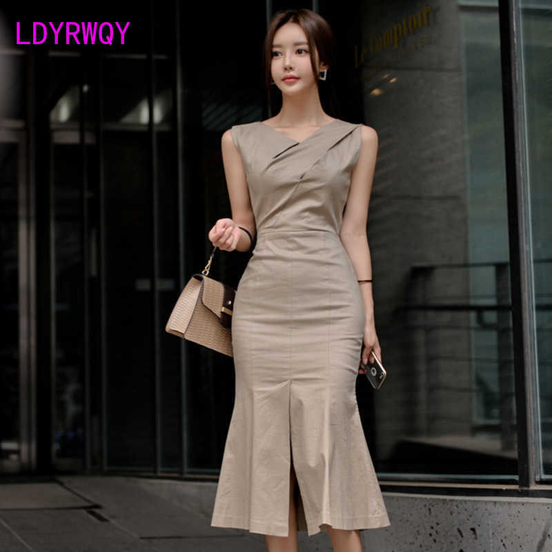 Summer simple fashion V-neck sleeveless slim package hip split fishtail dress Office Lady Cotton 210603, Gray
Summer simple fashion V-neck sleeveless slim package hip split fishtail dress Office Lady Cotton 210603, Gray
