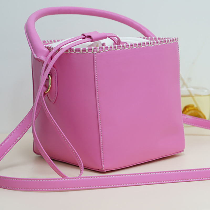 2021 womens natural small totes handbags women shoulder crossbody cross body le seau tote bucket bags leather velvet fashion carre designers cube bag, I need see other product
2021 womens natural small totes handbags women shoulder crossbody cross body le seau tote bucket bags leather velvet fashion carre designers cube bag, I need see other product