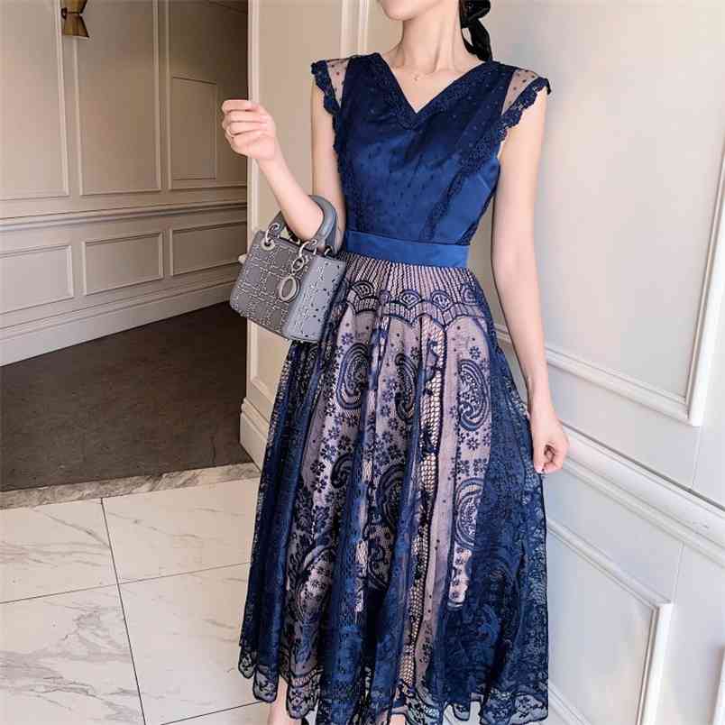 High Quality Runway Designer Elegant Lace Patchwork V Neck Party Long Dress Female Fashion Vintage Waist Slim 210519, Photo color
High Quality Runway Designer Elegant Lace Patchwork V Neck Party Long Dress Female Fashion Vintage Waist Slim 210519, Photo color