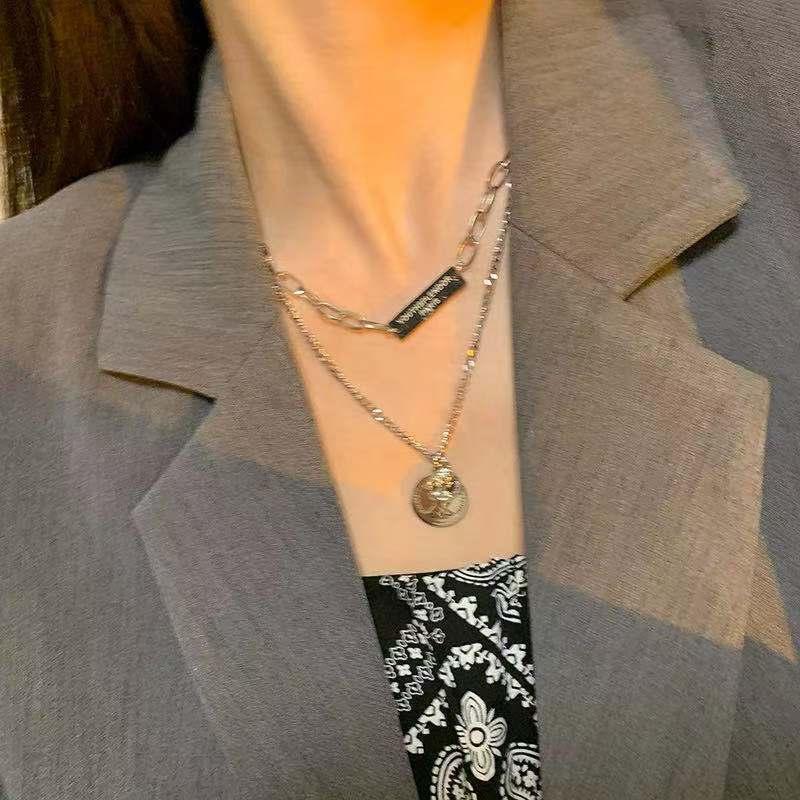 Pendant Necklaces 2021 Fashion Retro Geometric Metal Stitching Personality Creative Portrait Double-layer Necklace Hip Hop Clavicle Chain
Pendant Necklaces 2021 Fashion Retro Geometric Metal Stitching Personality Creative Portrait Double-layer Necklace Hip Hop Clavicle Chain