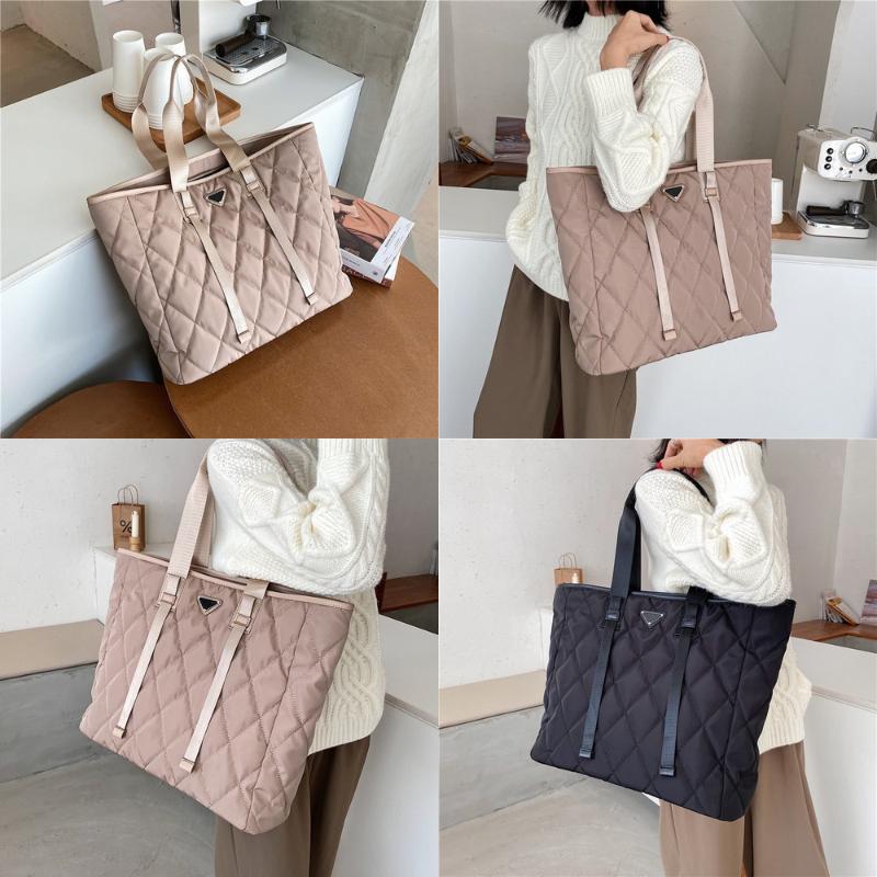 Luxury Designer Women's Big Tote Bags 2021 Autumn Winter Female Shoulder Handbags High Quality Nylon Large Capacity Shopping Bag
Luxury Designer Women's Big Tote Bags 2021 Autumn Winter Female Shoulder Handbags High Quality Nylon Large Capacity Shopping Bag