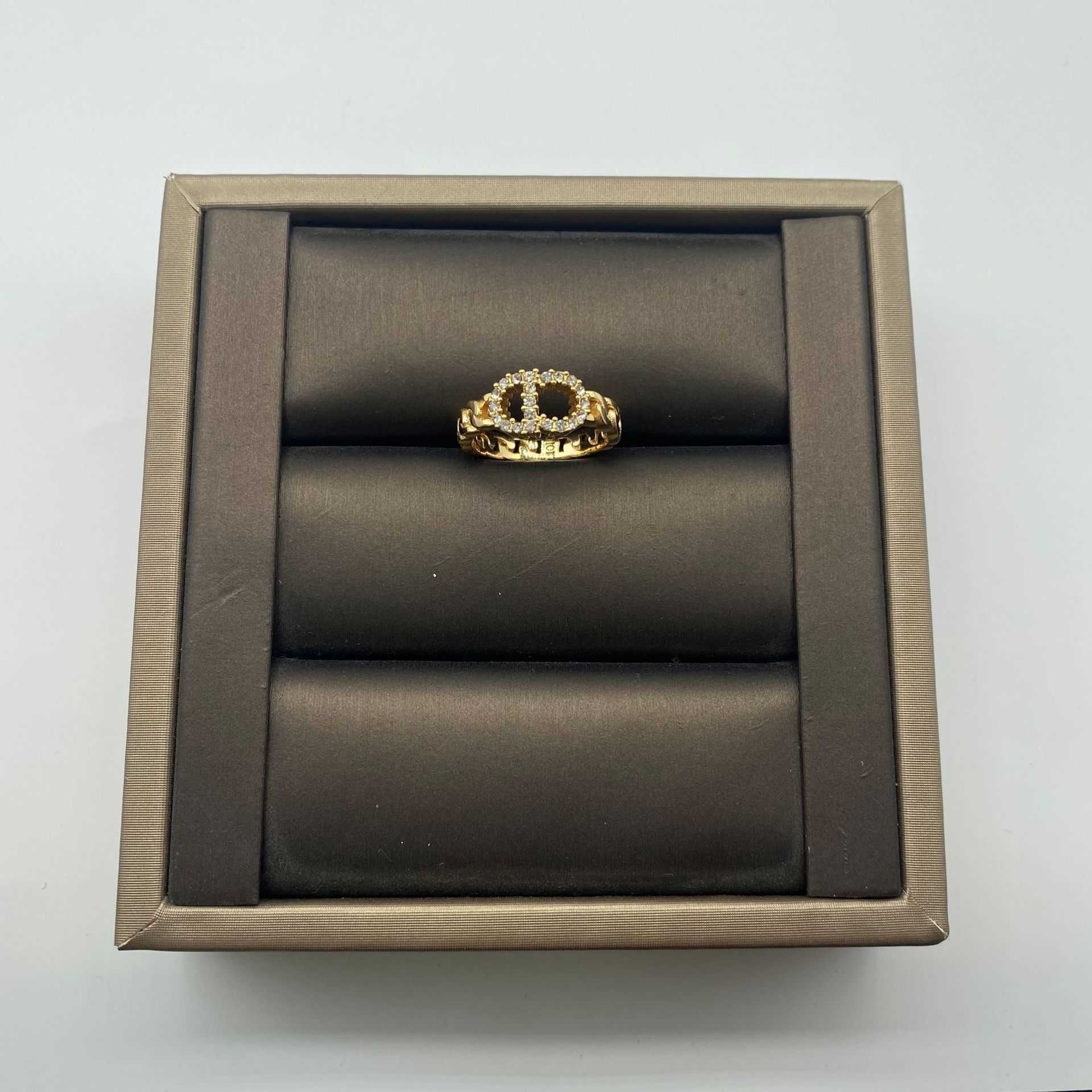 Midi Rings ring designer jewelry D home / di home new CD letter set with diamond female fashion net red fashion personality chain index finger
Midi Rings ring designer jewelry D home / di home new CD letter set with diamond female fashion net red fashion personality chain index finger