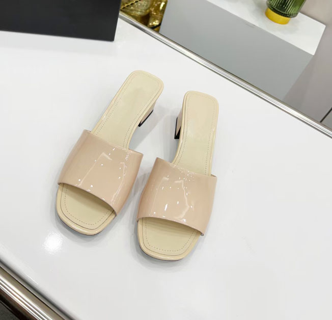 2022 designer luxury women's Slippers low heel shoes leather beer 4.5cm patent leather black summer fashion multicolor sh oes size 35-43, Green
2022 designer luxury women's Slippers low heel shoes leather beer 4.5cm patent leather black summer fashion multicolor sh oes size 35-43, Green