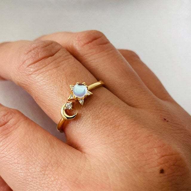 Wedding Rings Vintage White Moonstone Engagement Ring Trendy Female Moon Star Opening Crystal Dainty Gold Color For Women1
Wedding Rings Vintage White Moonstone Engagement Ring Trendy Female Moon Star Opening Crystal Dainty Gold Color For Women1