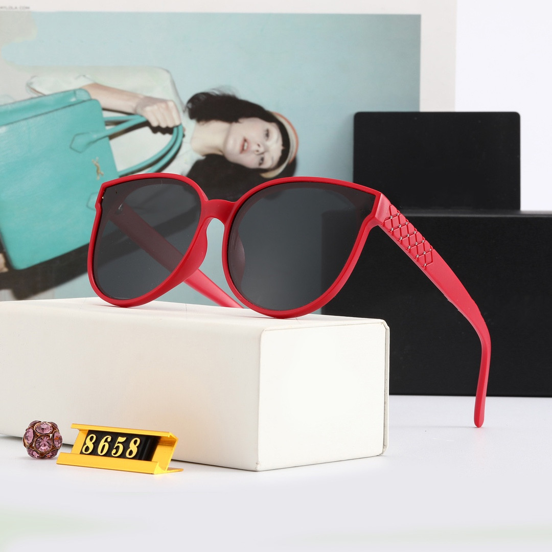 2021 High quality fashion vintage sunglasses women Brand designer womens sunglasse ladies sun glasses with cases and box 8658
2021 High quality fashion vintage sunglasses women Brand designer womens sunglasse ladies sun glasses with cases and box 8658
