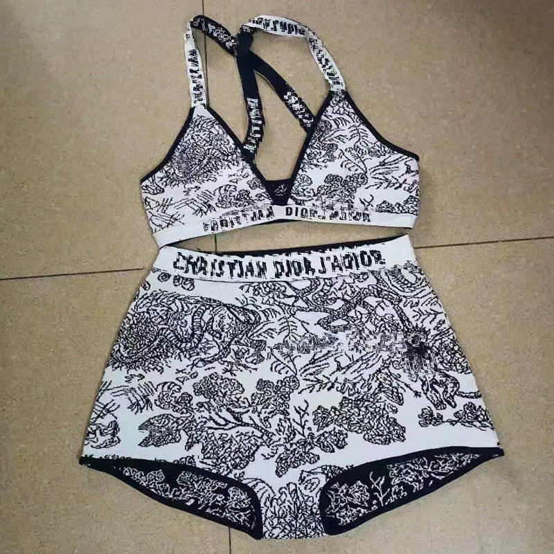 Designer One-piece Suits trend Letter Beach equipment women brown swimsuits bandage swimwears sexy pad two-piece swimsuit
Designer One-piece Suits trend Letter Beach equipment women brown swimsuits bandage swimwears sexy pad two-piece swimsuit