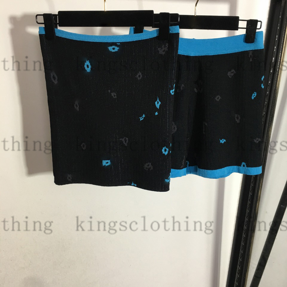 22ss high-end casual dress women skirts sets tube top knitted vest +shorts set Ice silk female clothing twill empire short pants brand designer summer dresses, Blue
22ss high-end casual dress women skirts sets tube top knitted vest +shorts set Ice silk female clothing twill empire short pants brand designer summer dresses, Blue