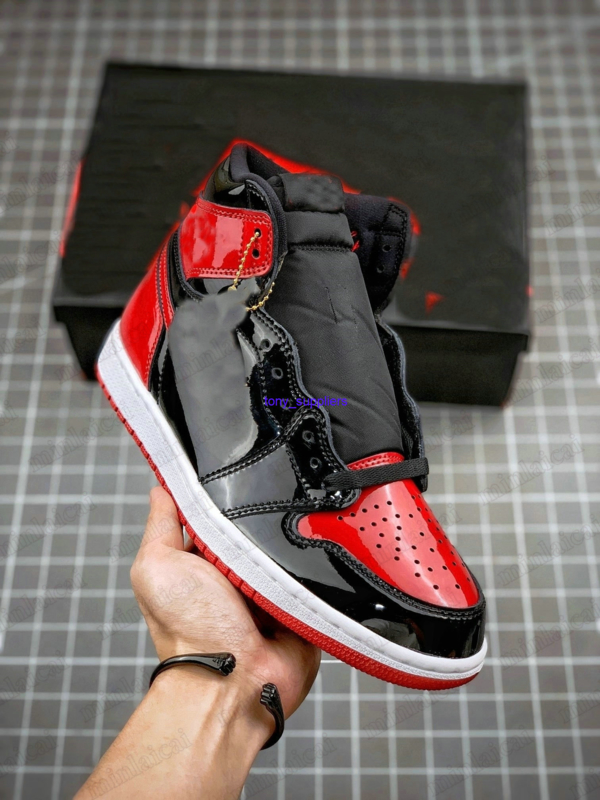 2022 1 Retro High OG Bred Patent 1s Shoes Mens Patents Leather Black and Red Toes Women Sports Sneaker running Trainers basketball Shoes
2022 1 Retro High OG Bred Patent 1s Shoes Mens Patents Leather Black and Red Toes Women Sports Sneaker running Trainers basketball Shoes