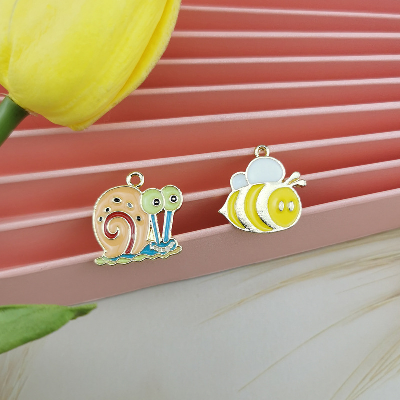 20pcs Enamel Snail Bee Charm Oil Drip for Jewelry Making and Crafting Cute Earring Pendant Necklace Bracelet Charms
20pcs Enamel Snail Bee Charm Oil Drip for Jewelry Making and Crafting Cute Earring Pendant Necklace Bracelet Charms