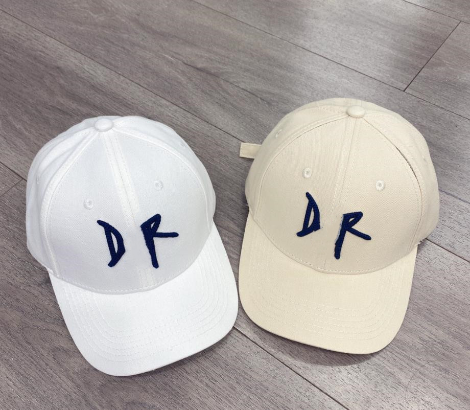 Designers Hats Men High Quality Hard Baseball Cap Mens Male Female Cotton Cloth ball sun Embroidery Winter Hat No Box, Extra shipping
Designers Hats Men High Quality Hard Baseball Cap Mens Male Female Cotton Cloth ball sun Embroidery Winter Hat No Box, Extra shipping