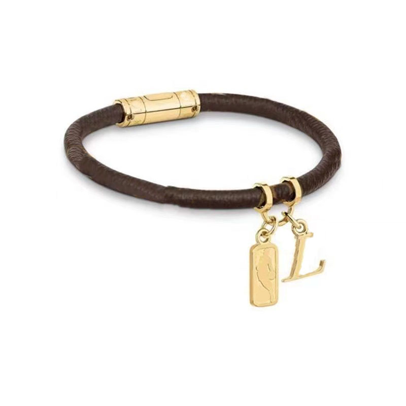 Classic Hand Strap Bracelet Unisex Couples Unisex Designer Mens Jewelry Luxury Leather Letter Bracelets For Men Designers Women D2110197HL
Classic Hand Strap Bracelet Unisex Couples Unisex Designer Mens Jewelry Luxury Leather Letter Bracelets For Men Designers Women D2110197HL