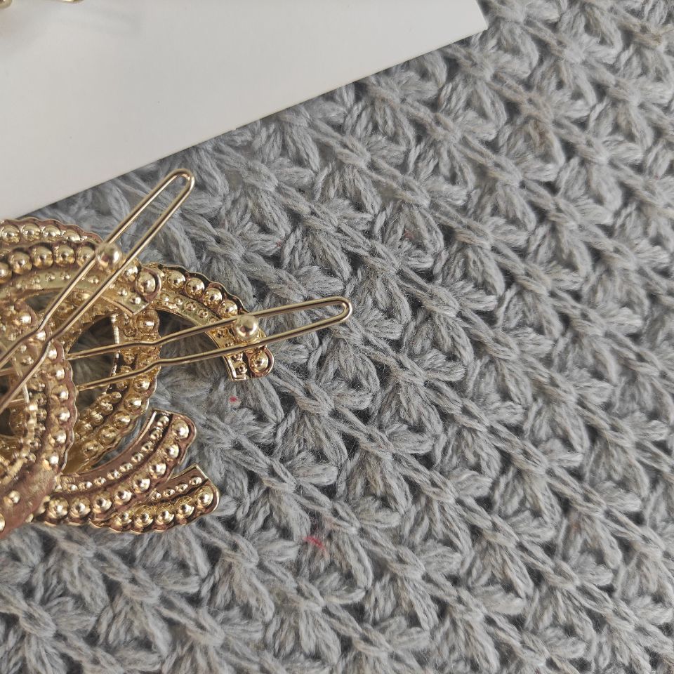 fashion metal hair clips C Classic pearls letters hairpins accessories With paper card, Golden;silver
fashion metal hair clips C Classic pearls letters hairpins accessories With paper card, Golden;silver