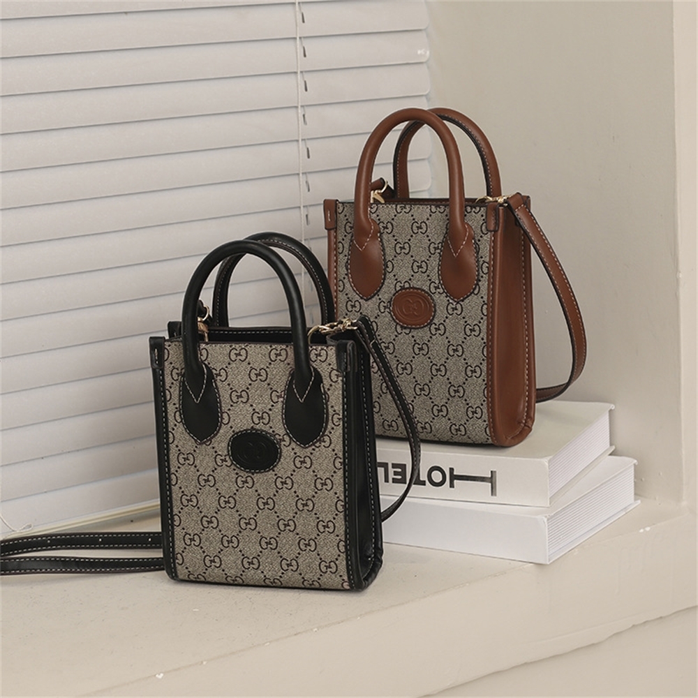 Fashion women's bag letter printing handbag winter new popular one Shoulder Messenger Bag Purse Outlet, Black
Fashion women's bag letter printing handbag winter new popular one Shoulder Messenger Bag Purse Outlet, Black