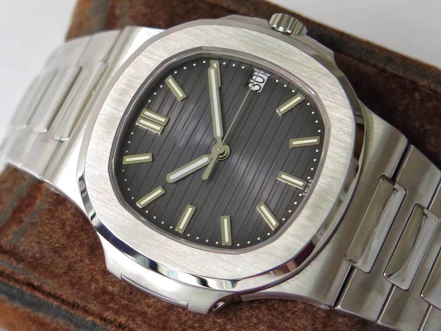 Highest version PPF Men's Watch 5711 Top quality Factory Cal.324 Movement Automatic Mechanical 40mm Wristwatch Sapphire glass waterproof watches Perfect thickness, Black
Highest version PPF Men's Watch 5711 Top quality Factory Cal.324 Movement Automatic Mechanical 40mm Wristwatch Sapphire glass waterproof watches Perfect thickness, Black