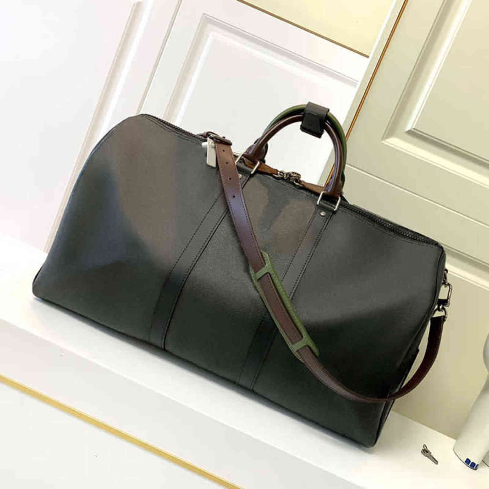7A+Fashion New style duffle bag 58669 High quality leather The details of the handmade edges are exquisite Simple and easy Genuine
7A+Fashion New style duffle bag 58669 High quality leather The details of the handmade edges are exquisite Simple and easy Genuine