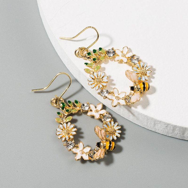 Factory Creative flower drop oil alloy earrings women's S925 silver needle diamond colored butterfly bee ear jewelry
Factory Creative flower drop oil alloy earrings women's S925 silver needle diamond colored butterfly bee ear jewelry