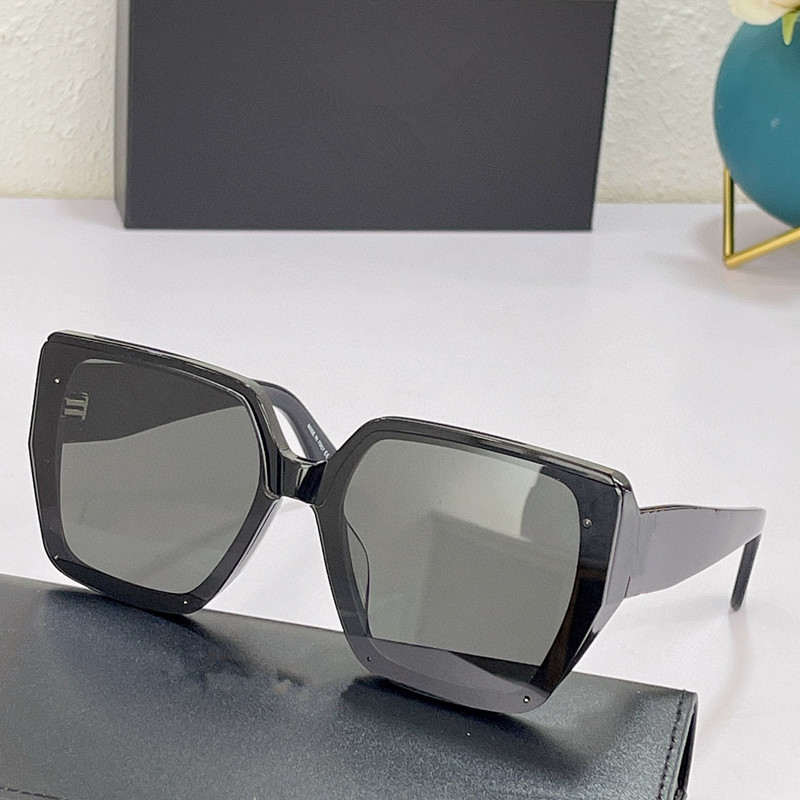 Sunglasses For Men and Women Summer style Anti-Ultraviolet 81K Retro Plate Plank Full frame square fashion Eyeglasses Random Box
Sunglasses For Men and Women Summer style Anti-Ultraviolet 81K Retro Plate Plank Full frame square fashion Eyeglasses Random Box