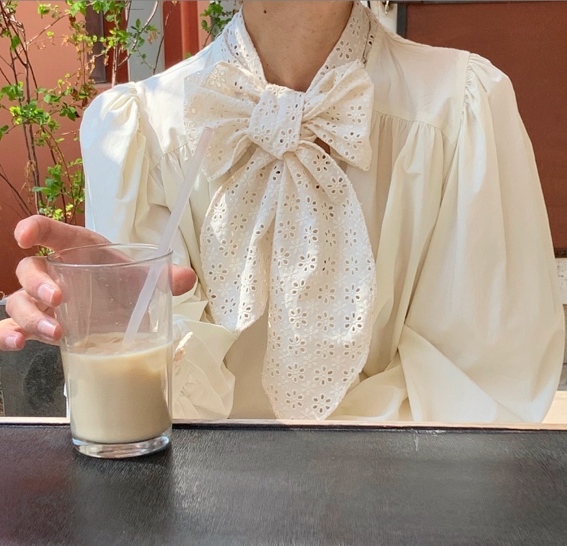 Nomikuma Korean Hollow-out Bow Tie Collar Blouse Shirt Puff Long Sleeve Women Tops Autumn Winter Elegant Blusas Mujer 6D212 210427