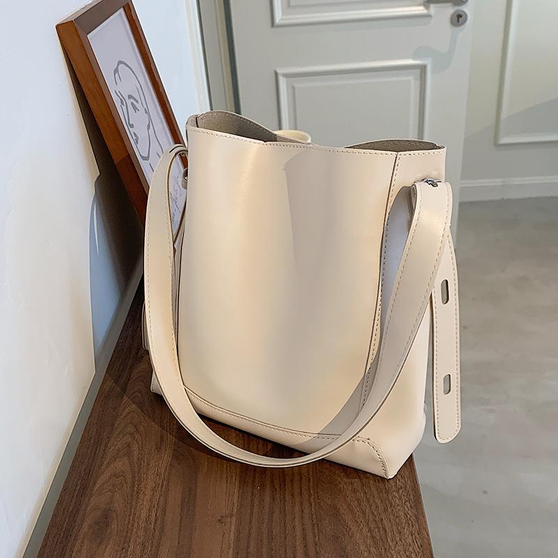 Evening Bags Simple Fashion Large Capacity Shoulder Bag Women 2022 Trend PU Leather Cross-body Bucket Female Travel Shopping Handbag
Evening Bags Simple Fashion Large Capacity Shoulder Bag Women 2022 Trend PU Leather Cross-body Bucket Female Travel Shopping Handbag