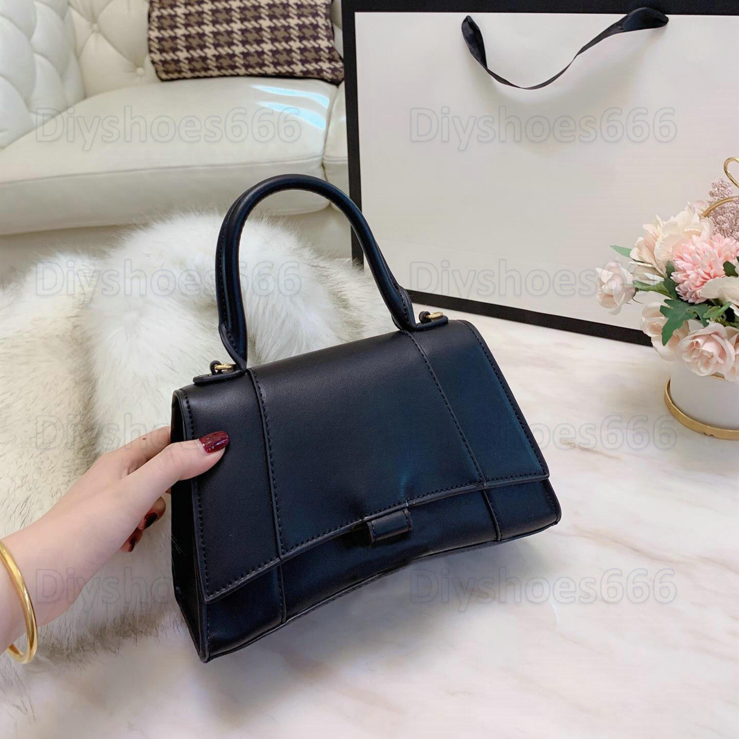 Small Hourglass S XS Mini Womens Italy Designer Top Handle Bag Leather Crossbody HandBag Lady Flap Purse Wallet Sling Shoulder Bags Tote
Small Hourglass S XS Mini Womens Italy Designer Top Handle Bag Leather Crossbody HandBag Lady Flap Purse Wallet Sling Shoulder Bags Tote