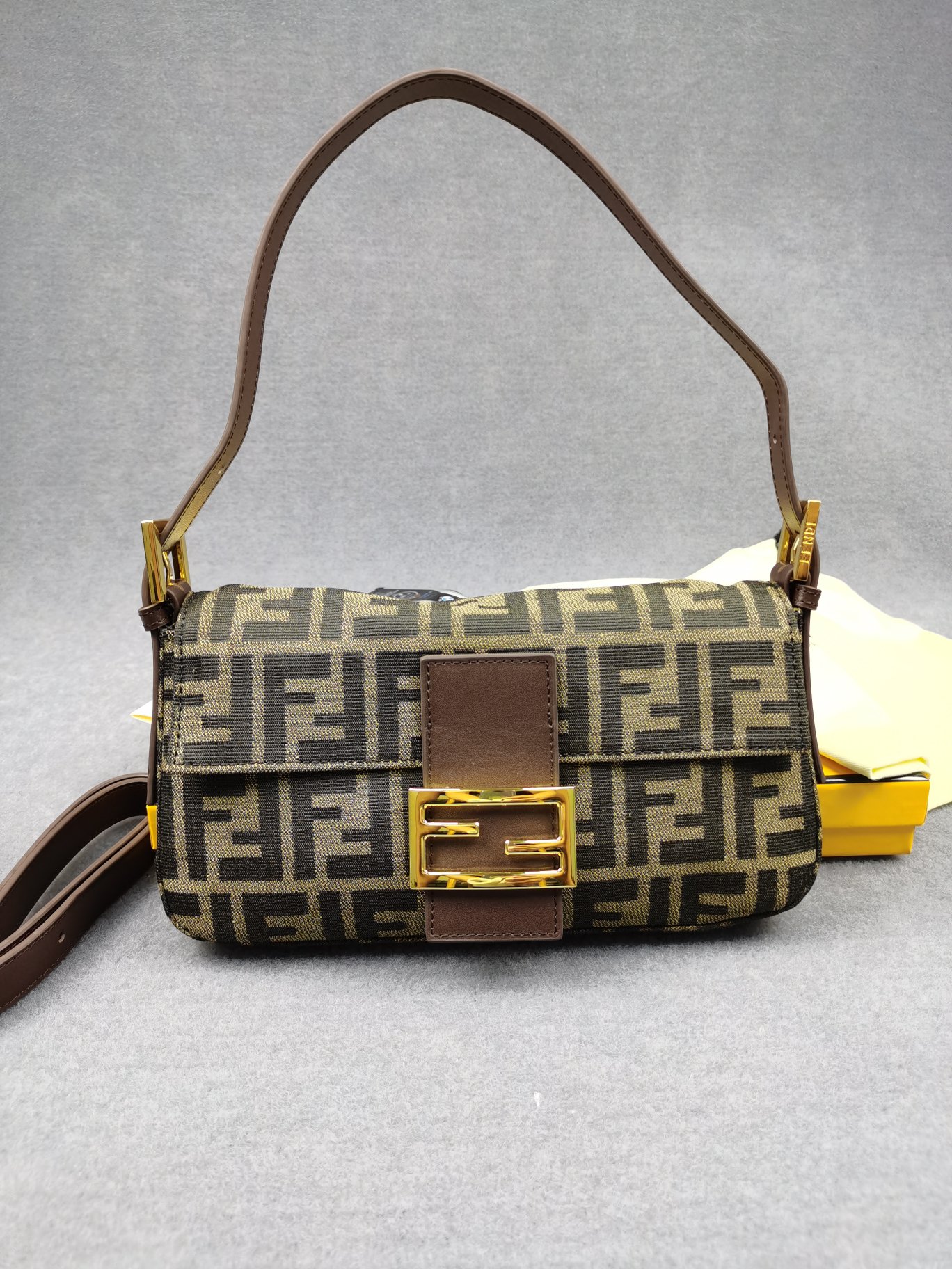 FENDI Famous brand handbag designer luxury shoulder bag classic lady FD baguette bag canvas handbag letter decoration, Brown
FENDI Famous brand handbag designer luxury shoulder bag classic lady FD baguette bag canvas handbag letter decoration, Brown