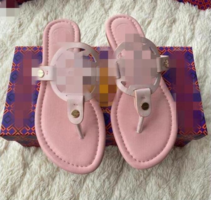 2021 Flat Slippers Women Luxurys Designers Sandals Girl Slides Sandalias Casual Leather Flip Flops Sizes 35-43 with Box, 14
2021 Flat Slippers Women Luxurys Designers Sandals Girl Slides Sandalias Casual Leather Flip Flops Sizes 35-43 with Box, 14