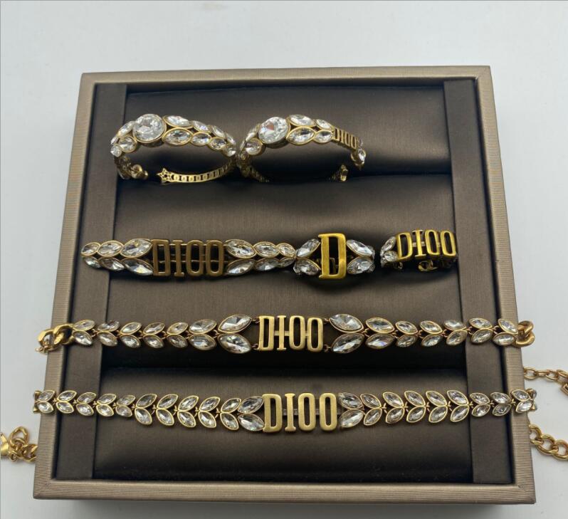 New arrival vintage Brass Rhinestone designer jewery sets Choker Bracelet Dangle Earrings for fashion women jewelry gift
New arrival vintage Brass Rhinestone designer jewery sets Choker Bracelet Dangle Earrings for fashion women jewelry gift