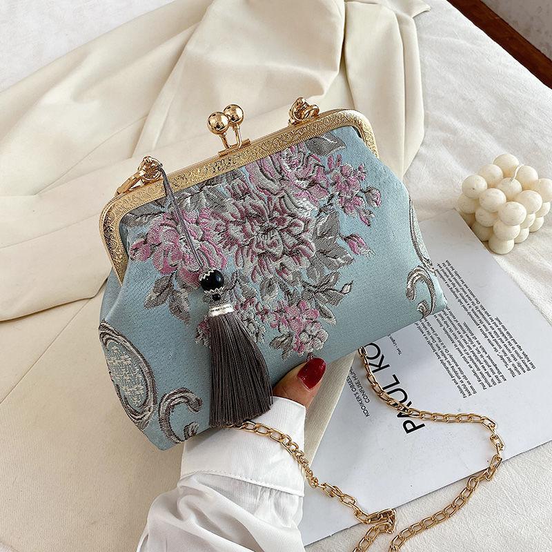 Chain Women Shoulder Crossbody Messenger Bag Women's Handbags Autumn Vintage Fashion Flowers Bags Kiss Lock Shell, Women bag 1
Chain Women Shoulder Crossbody Messenger Bag Women's Handbags Autumn Vintage Fashion Flowers Bags Kiss Lock Shell, Women bag 1