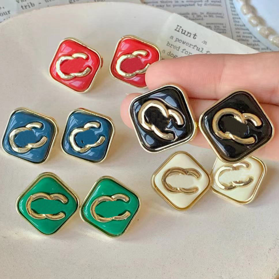 5color Brass Copper Alloy Women Letters Stud Earrings Brand Luxury Designer Small Sweet Wind Stamp Earring Metal Elegant Fashion Jewelry Wed, Golden;silver
5color Brass Copper Alloy Women Letters Stud Earrings Brand Luxury Designer Small Sweet Wind Stamp Earring Metal Elegant Fashion Jewelry Wed, Golden;silver