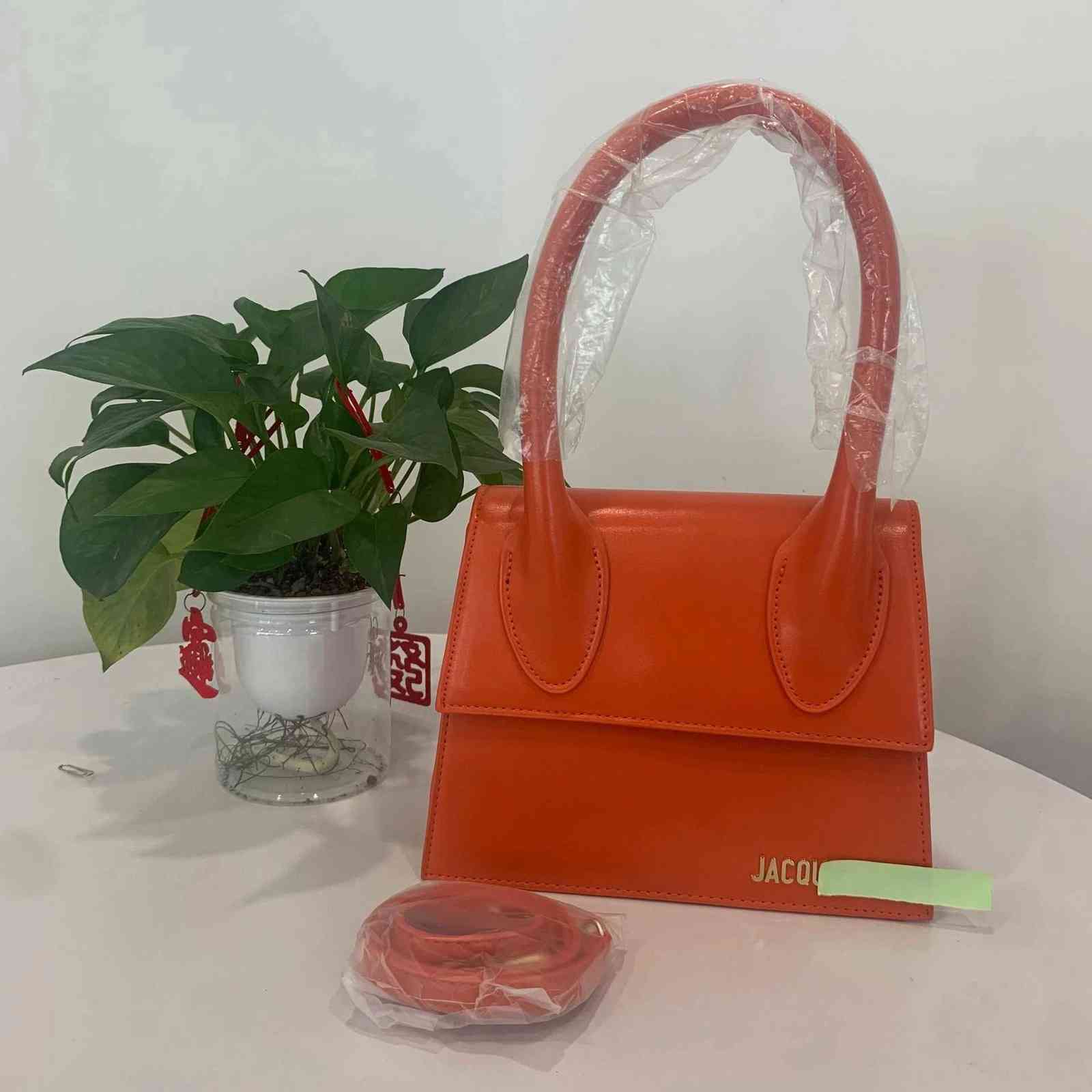 Popularity Jacquem Brand Bag Women Shoulder Crossbody Underarm Fashion Designer Office Lady Totes Crocodile Pattern Handbag
Popularity Jacquem Brand Bag Women Shoulder Crossbody Underarm Fashion Designer Office Lady Totes Crocodile Pattern Handbag