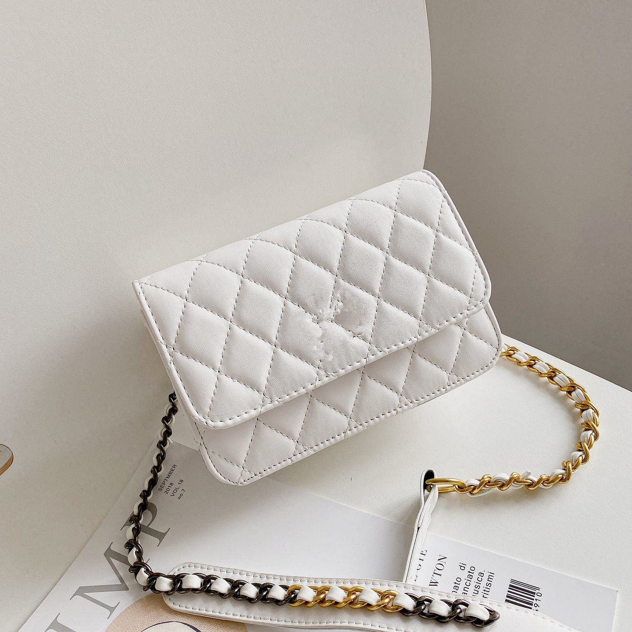 Women shoulder bags women chain crossbody bag fashion quilted heart leather handbags female famous designer purse bag
Women shoulder bags women chain crossbody bag fashion quilted heart leather handbags female famous designer purse bag