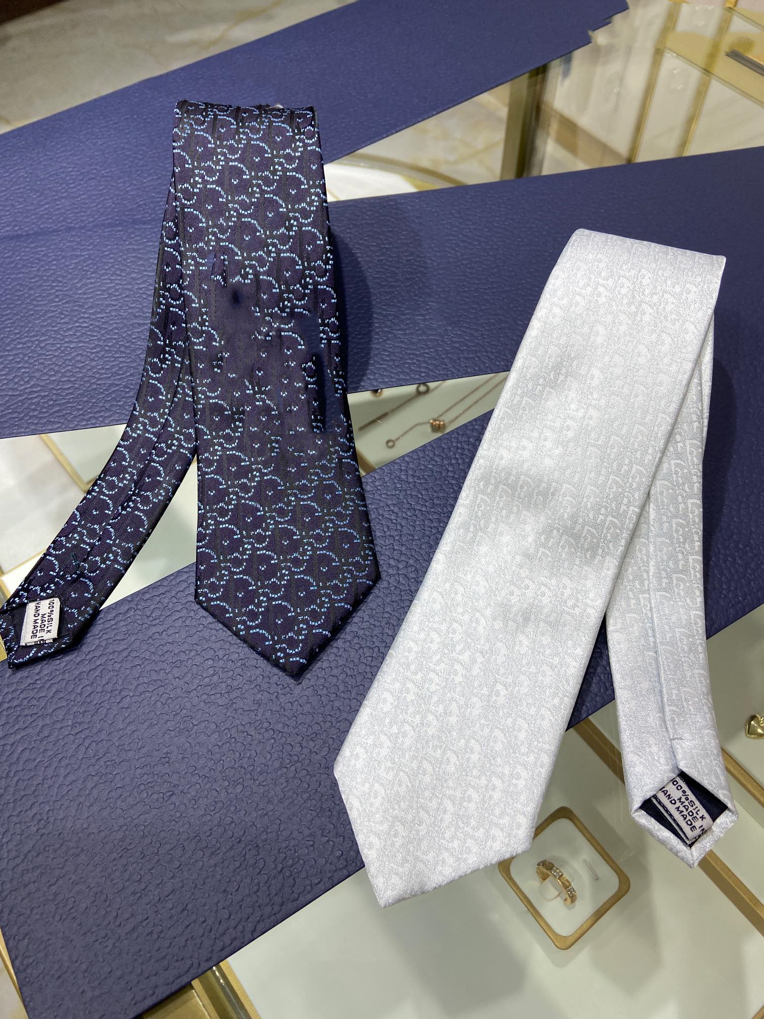 Designer Mens Ties Silk brand Neck Ties Plaid Striped Tie for Men Formal Business Wedding Party Gravatas with box, Blue;purple
Designer Mens Ties Silk brand Neck Ties Plaid Striped Tie for Men Formal Business Wedding Party Gravatas with box, Blue;purple