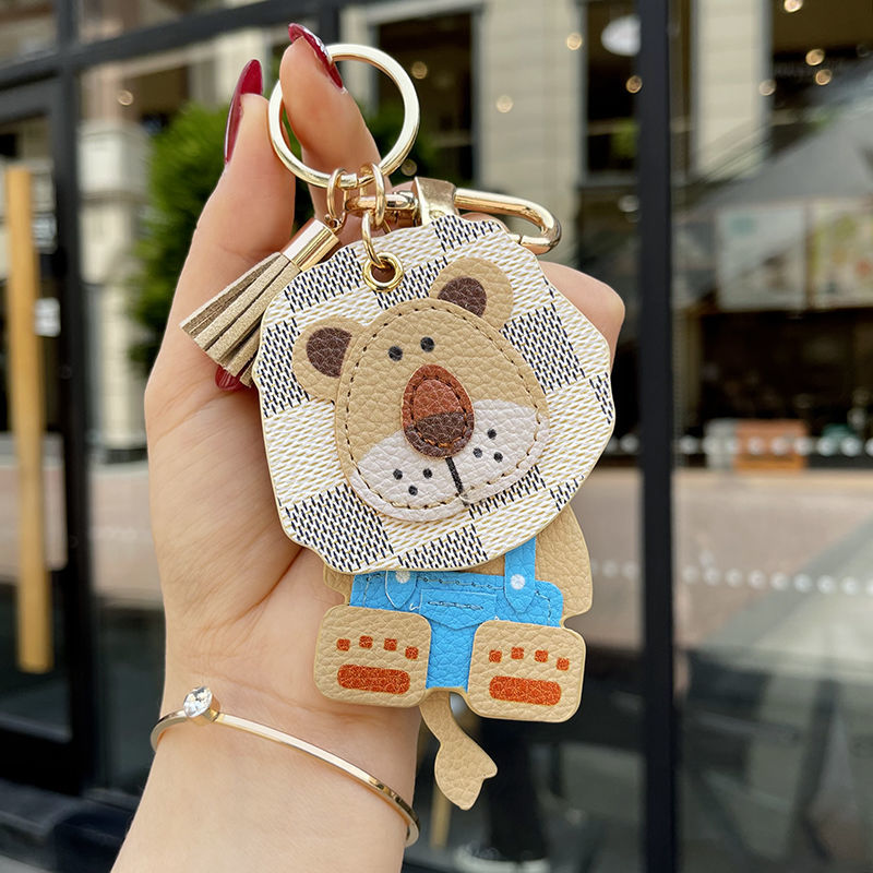 Leather Shaking Head Lion Keychain Classic Presbyopia Pendant Cute Car Key Ring Charm Men And Women Jewelry Pendant Keyfob