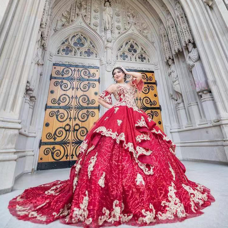 Bling Red Beaded Ball Gown Quinceanera Dresses Sweetheart Neck Lace Appliqued Sweet 15 Prom Party Gowns