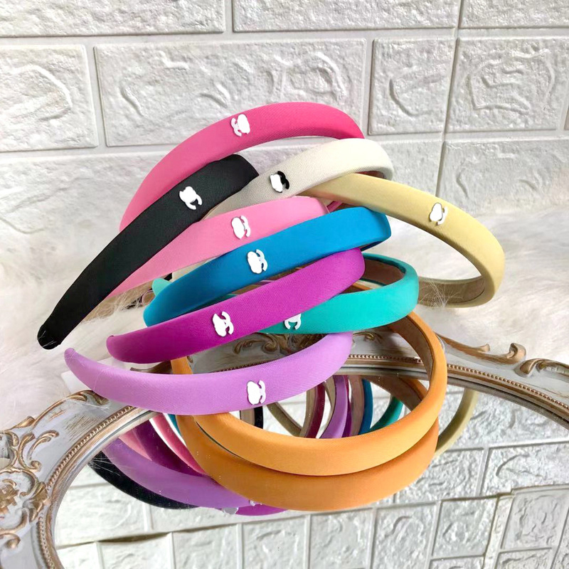 Women Fashion Brand Designer C Letters Sponge Headbands Girls Simple Candy Color Headband Sports Wide Edge Hair Hoop Small Sweet Wind Headwrap Head Accessories
Women Fashion Brand Designer C Letters Sponge Headbands Girls Simple Candy Color Headband Sports Wide Edge Hair Hoop Small Sweet Wind Headwrap Head Accessories