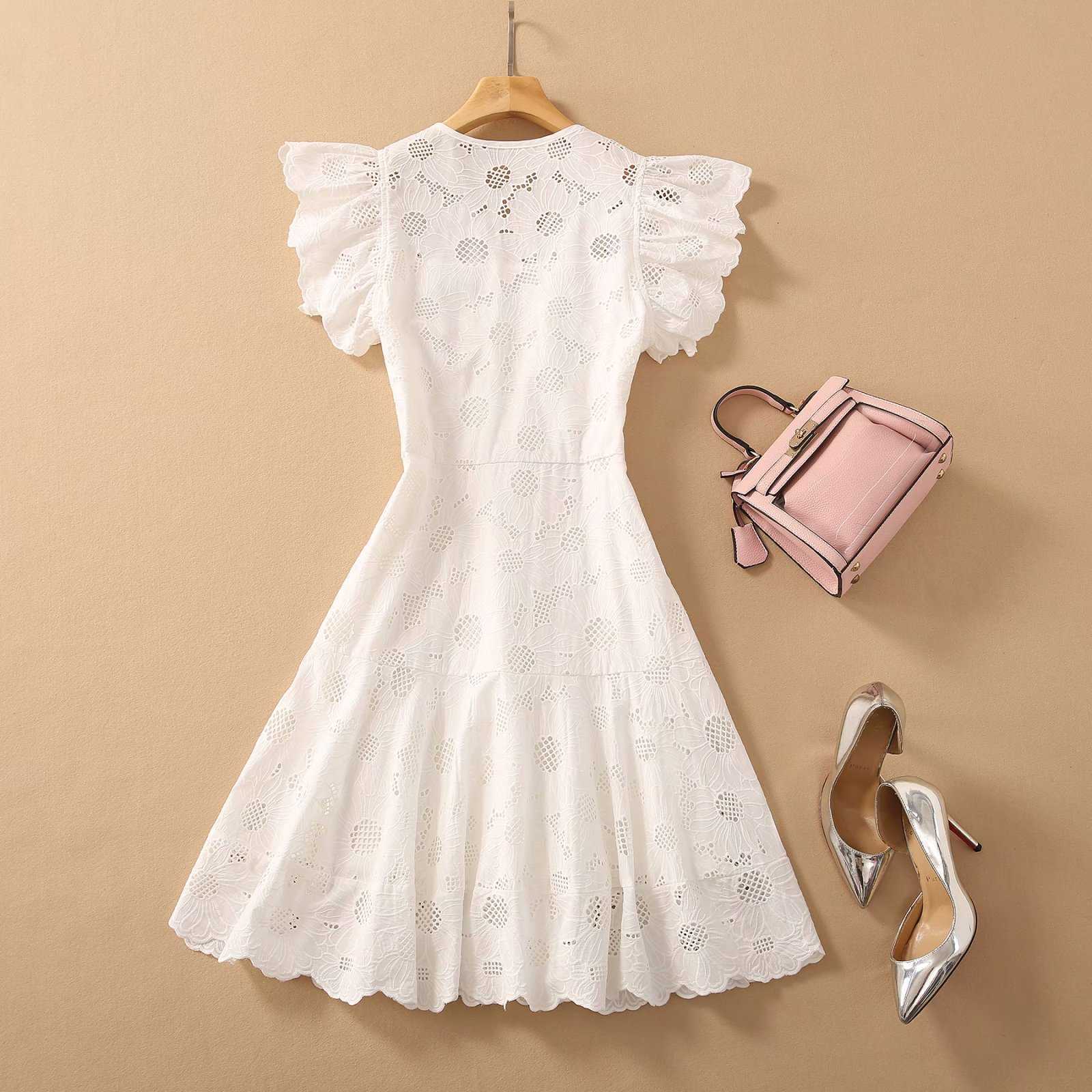 High QUALITY est Designer Women's Sexy V-neck Ruffles Flying Sleeve Sweet white Lace Embroidery Retro A-line Dress 210526
High QUALITY est Designer Women's Sexy V-neck Ruffles Flying Sleeve Sweet white Lace Embroidery Retro A-line Dress 210526