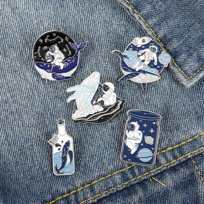 2021 Brooch High-end Jewelry Cute Brooch Cartoon Whale Astronaut Drifting Bottle Badge Brooch, Gray
2021 Brooch High-end Jewelry Cute Brooch Cartoon Whale Astronaut Drifting Bottle Badge Brooch, Gray