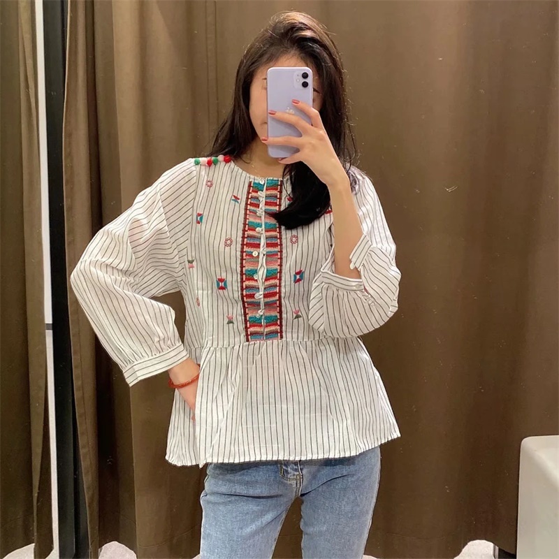 Women Sweet Color Pompom And Embroidery Decoration Shirt Female Girlish Style Fluffy Hem Long Sleeve Top 210520