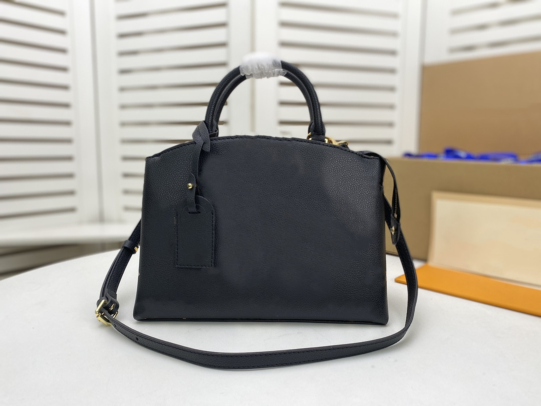 High quality classic designer women's leather handbag handbag straddle large capacity Shoulder Bag Wallet fashion bag handbag, Black embossed
High quality classic designer women's leather handbag handbag straddle large capacity Shoulder Bag Wallet fashion bag handbag, Black embossed