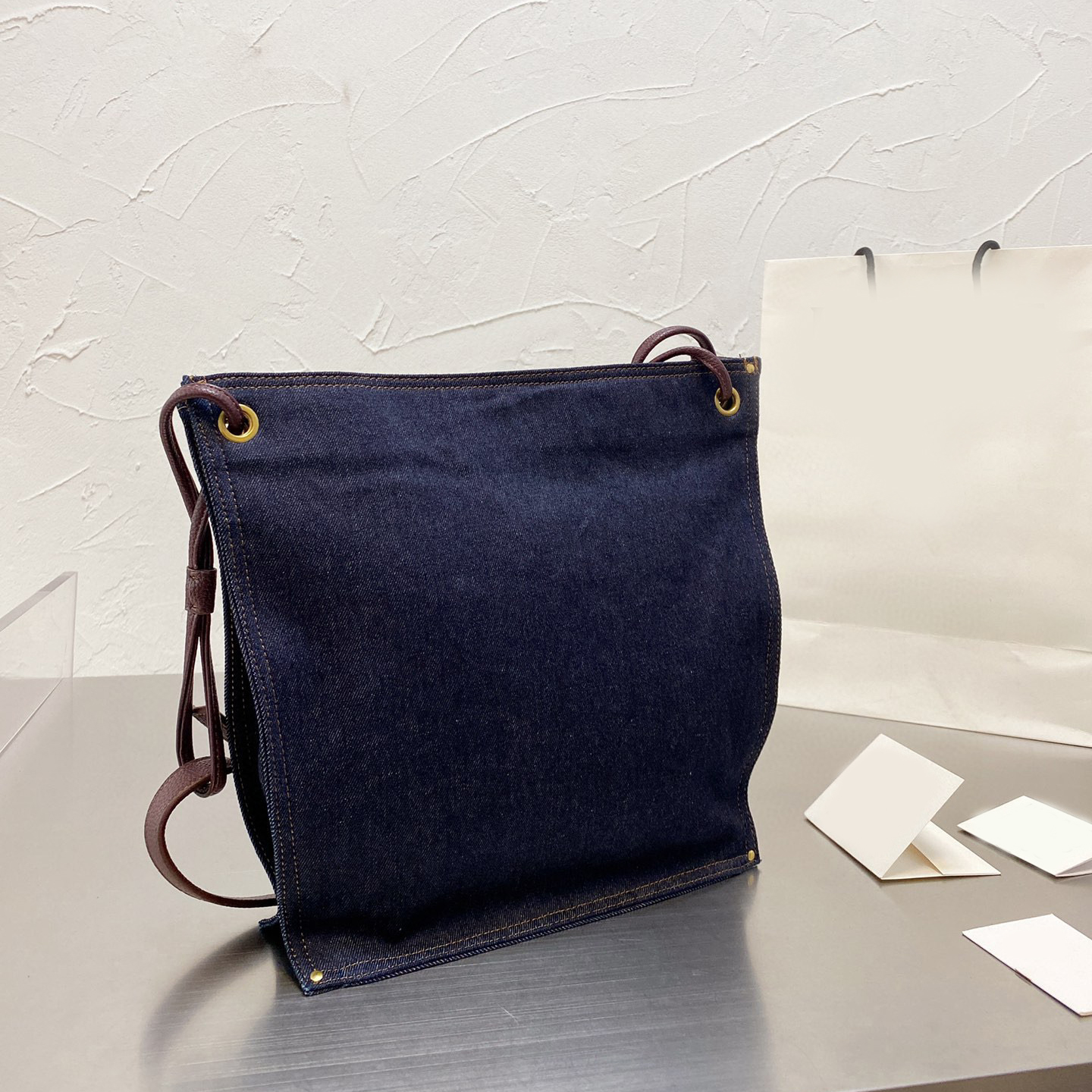 Luxurys designers high Quality Ladies Bucket bag artwork 2021 Women handbag Fashion handbags mother shoulder Bags cossbody brand wallet letter totes Canvas cowboy, No bags
Luxurys designers high Quality Ladies Bucket bag artwork 2021 Women handbag Fashion handbags mother shoulder Bags cossbody brand wallet letter totes Canvas cowboy, No bags