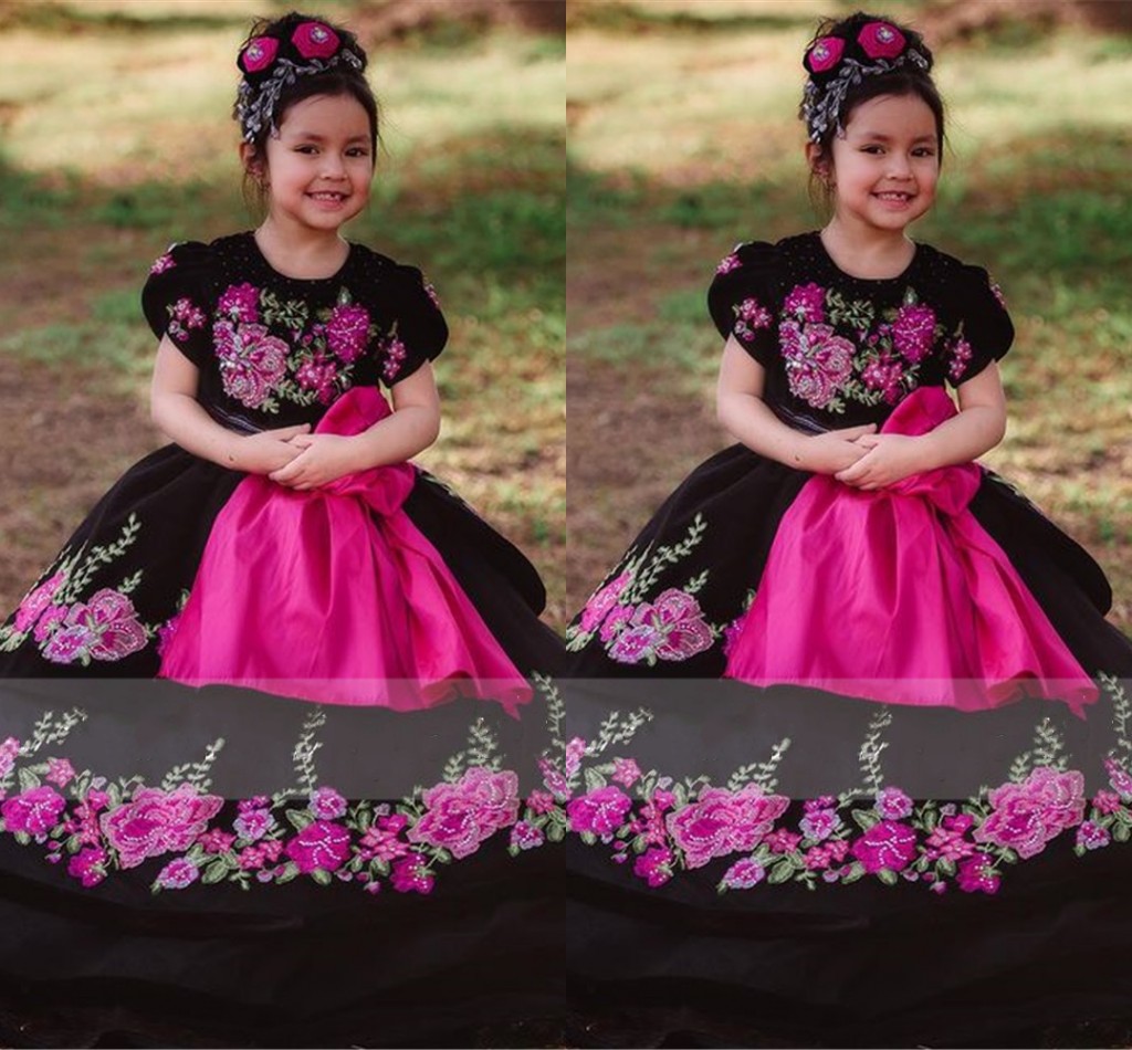 2022 Vintage Mexcian Quinceanera Dresses Mini Little Girls Floral Applique Ball Gown Black Purple Belt Pageant Flower Girl Dress For Wedding, Pink
2022 Vintage Mexcian Quinceanera Dresses Mini Little Girls Floral Applique Ball Gown Black Purple Belt Pageant Flower Girl Dress For Wedding, Pink