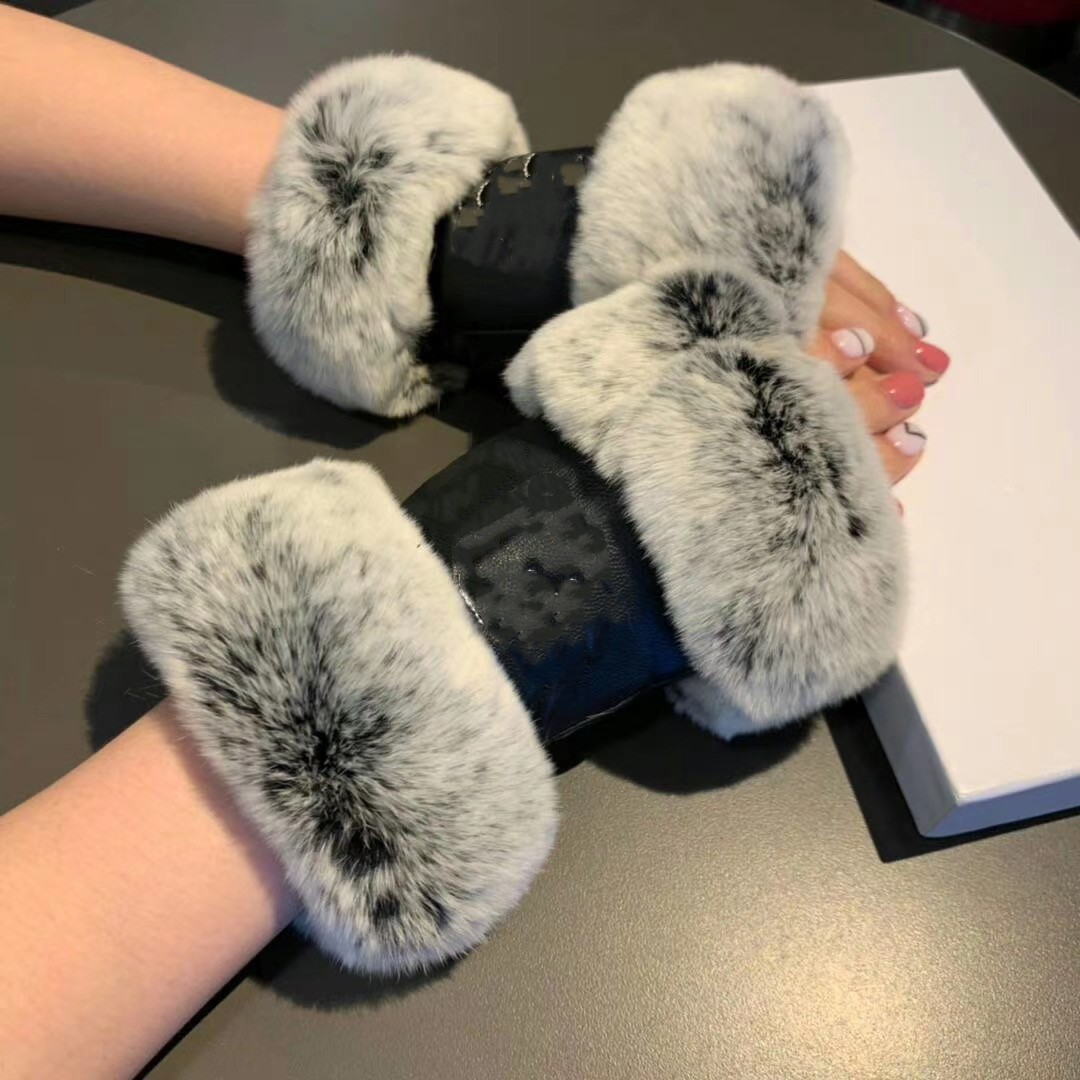 Lady's leather Glovess, rabbit skin mouth with thick warm driving gloves, winter open toe riding glove gift box
Lady's leather Glovess, rabbit skin mouth with thick warm driving gloves, winter open toe riding glove gift box
