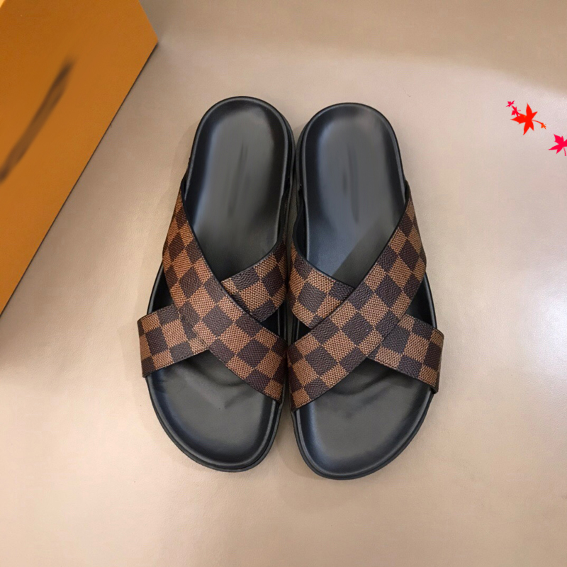 2021 Designer luxurys slippers men sandals fashion beach shoes flip flops flat non-slip classical hole slipper with box size 39-45 -G249, Black
2021 Designer luxurys slippers men sandals fashion beach shoes flip flops flat non-slip classical hole slipper with box size 39-45 -G249, Black