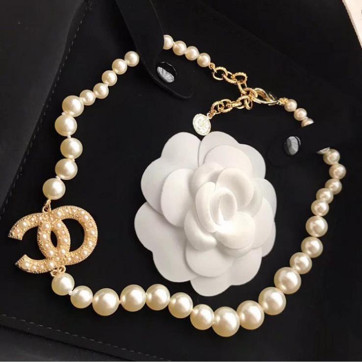 2021 New Pearl Rhinestone Necklace Fashion temperament twisted collarbone sweater chain jewelry women
2021 New Pearl Rhinestone Necklace Fashion temperament twisted collarbone sweater chain jewelry women