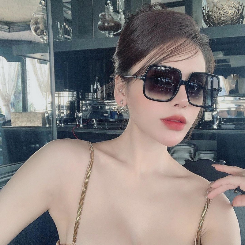 OIMG Fashion Square Frame Ladies Luxury Brand Designer 2021 Sunglasses Retro Wild Black Pink UV400 Glasses
OIMG Fashion Square Frame Ladies Luxury Brand Designer 2021 Sunglasses Retro Wild Black Pink UV400 Glasses