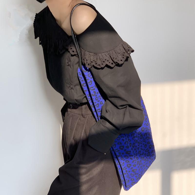 Evening Bags Winter Literary Style Leopard Pattern Handbag Women Bag Female Woolen Autumn Handbags Soft WarmTote Purse For Lady 2022, Shoulder strap
Evening Bags Winter Literary Style Leopard Pattern Handbag Women Bag Female Woolen Autumn Handbags Soft WarmTote Purse For Lady 2022, Shoulder strap