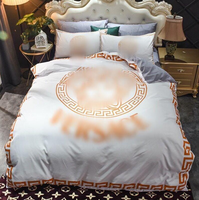 2021 gold white designer bedding sets cover hot saling size designer bedding 4 pcs set 2021 luxury bedding sheet pillow case
2021 gold white designer bedding sets cover hot saling size designer bedding 4 pcs set 2021 luxury bedding sheet pillow case